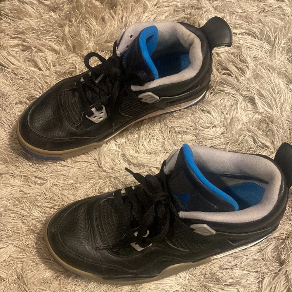 Jordan’s blue and black - Picture 4 of 4